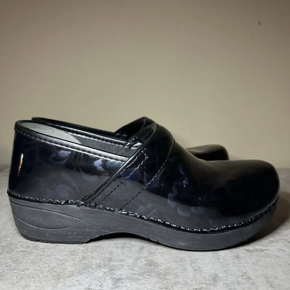 Dansko | XP 2.0 Floral Patent Leather Performance Clogs Size US 8.5